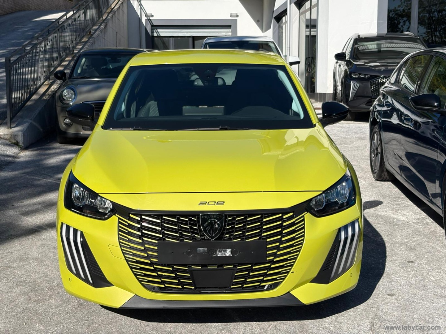 Peugeot 208 - foto 2