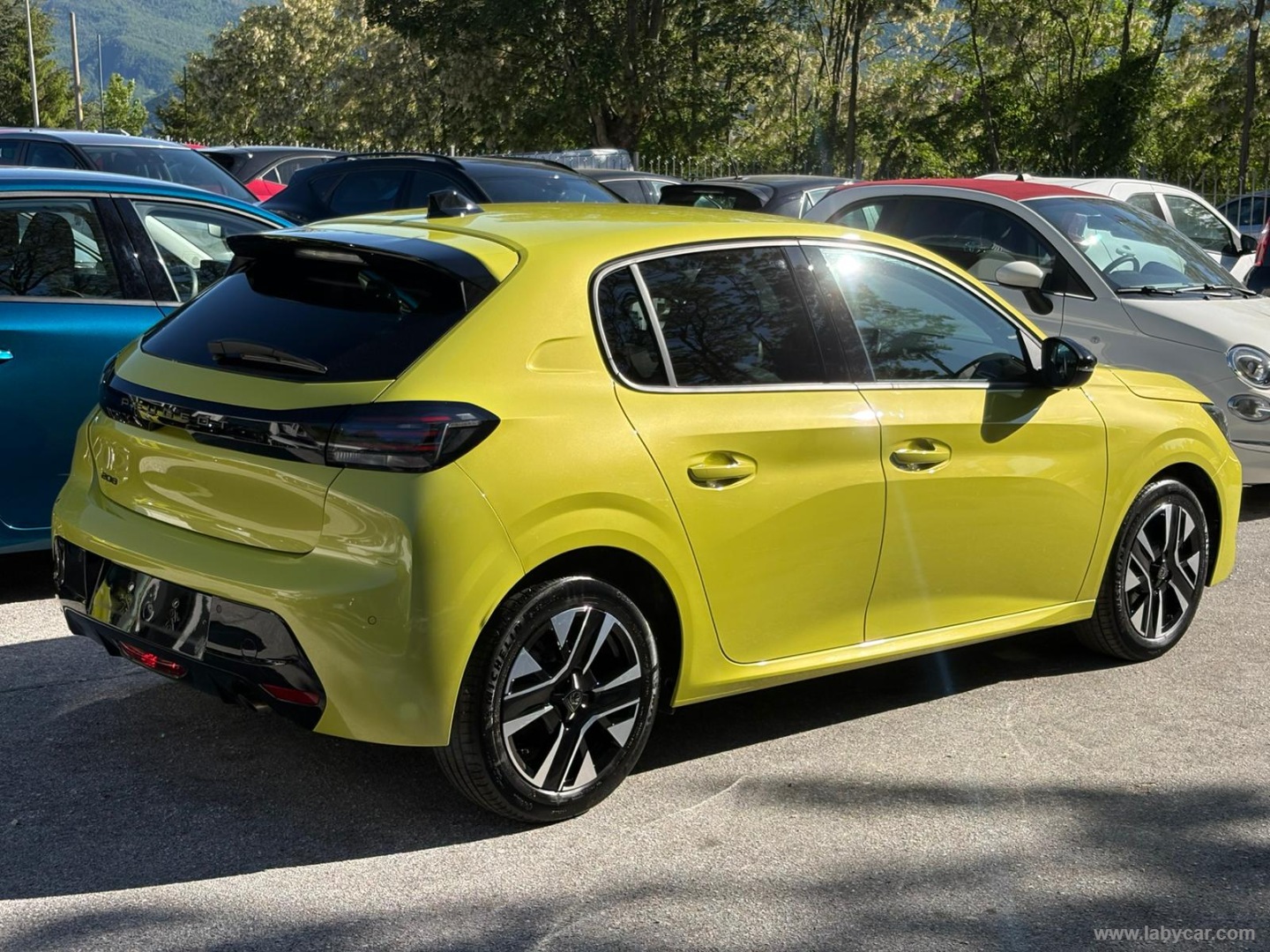 Peugeot 208 - foto 11