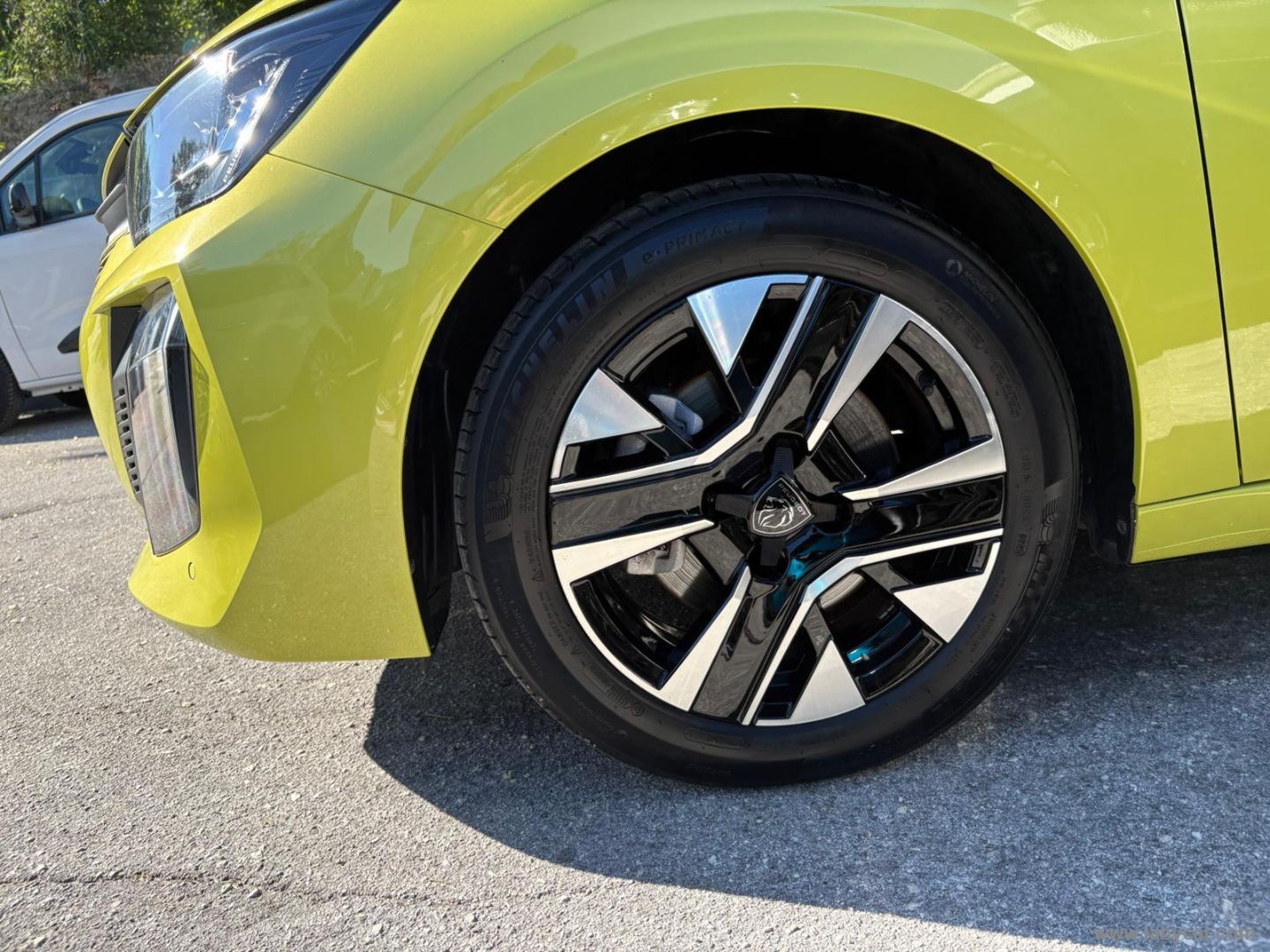 Peugeot 208 - foto 3
