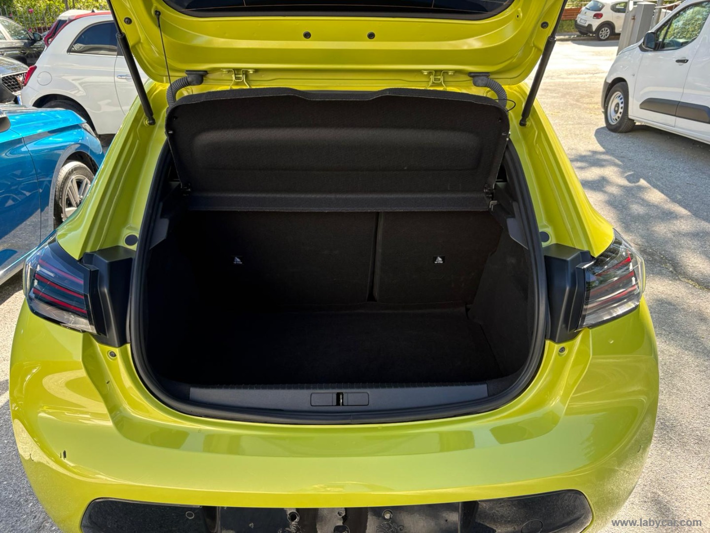 Peugeot 208 - foto 9