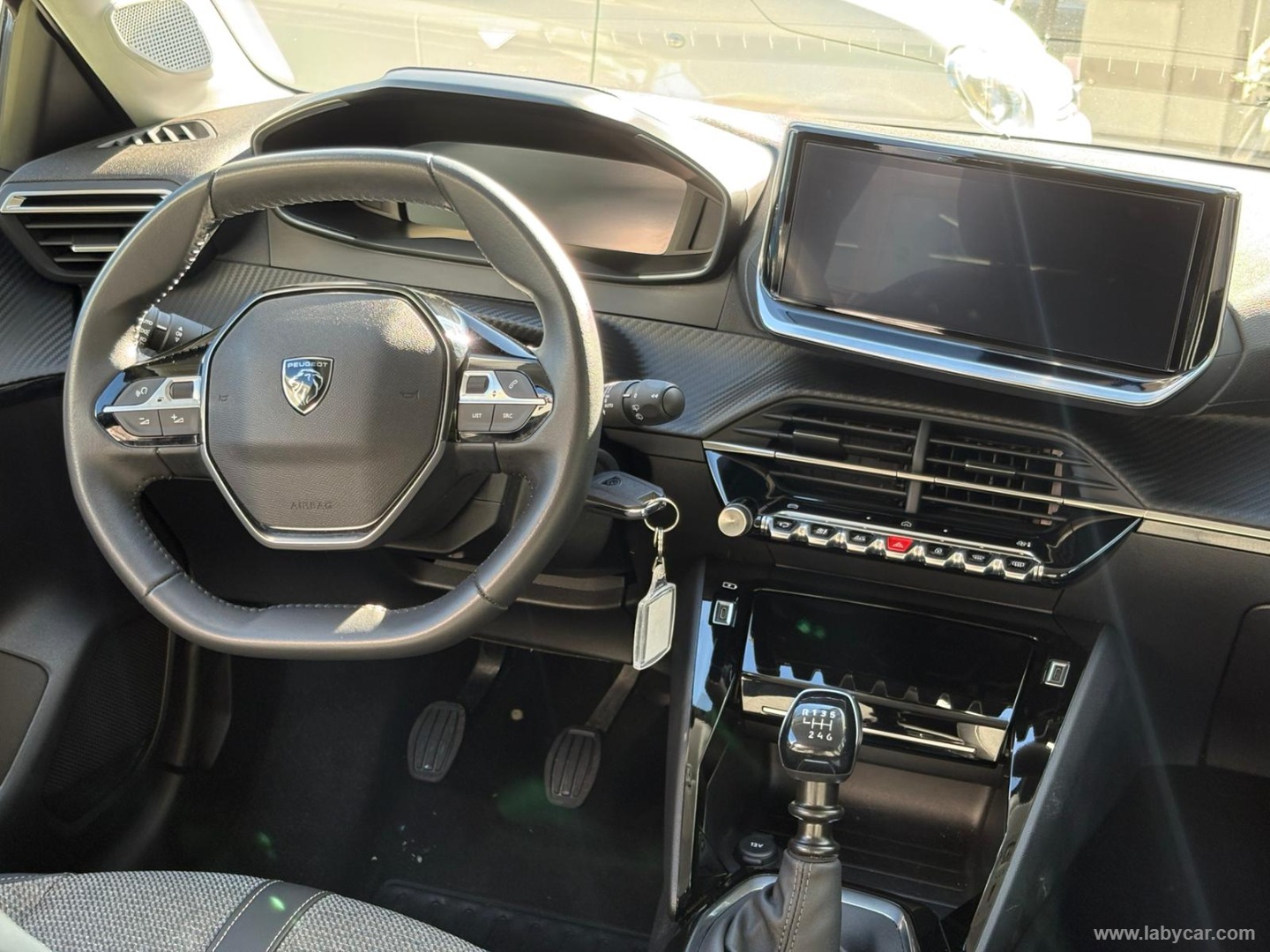 Peugeot 208 - foto 5