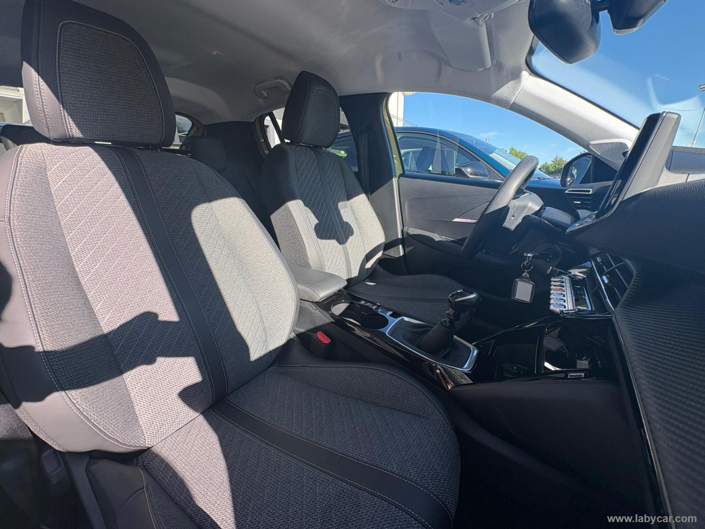 Peugeot 208 - foto 6
